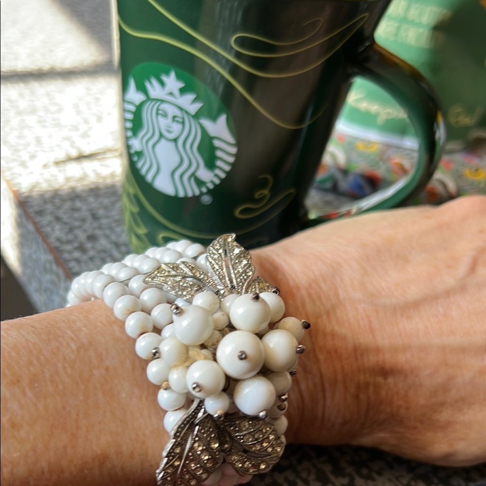 Mariam Haskell (?) white glass and studded unsigned bracelet and brooch - Picture 10 of 16